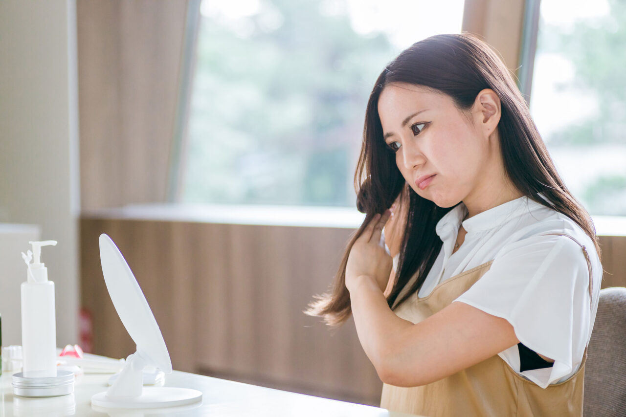 ヘアの調子が悪い女性イメージ